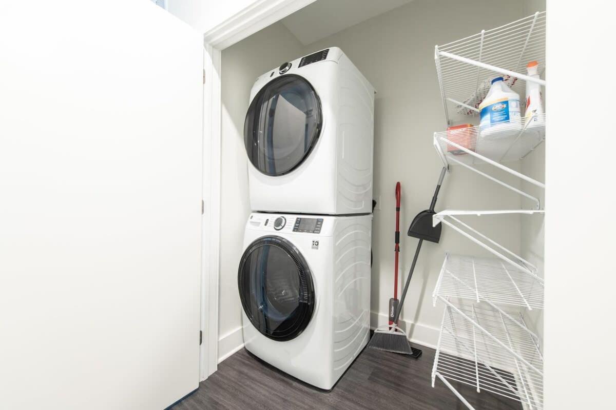 Cozysuites L Gorgeous 1br In Downtown Apartment *